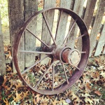 Old Rustic Wagon Wheel brossie belle